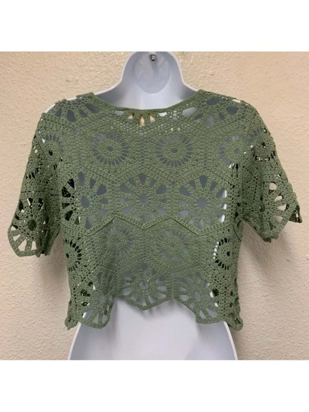 Green Lace Crochet Short Sleeve Crop Top - Picture 2 of 4